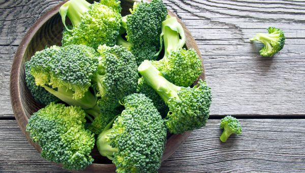 broccoli, bowl, wooden table