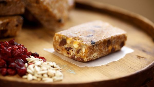 diy snacks, fruit cake, granola bars, fruit bars