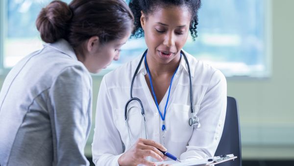 A young MS patient talks to her neurologist. 