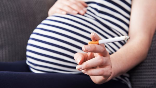 pregnant woman smoking a cigarrette