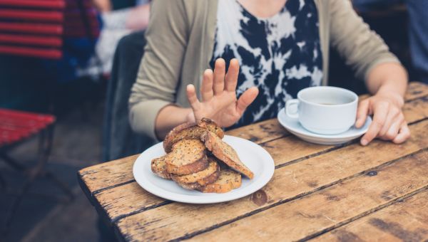 woman refuses bread at restaurant