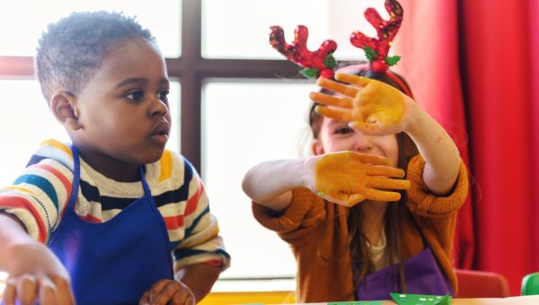 Preschool children making Christmas cards and gifts