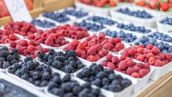 berries at farmers market