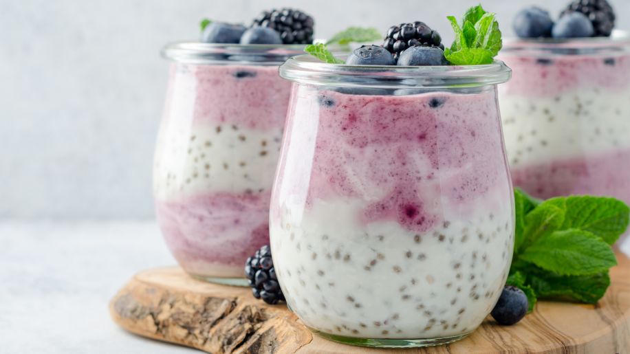 yogurt with chia and berries