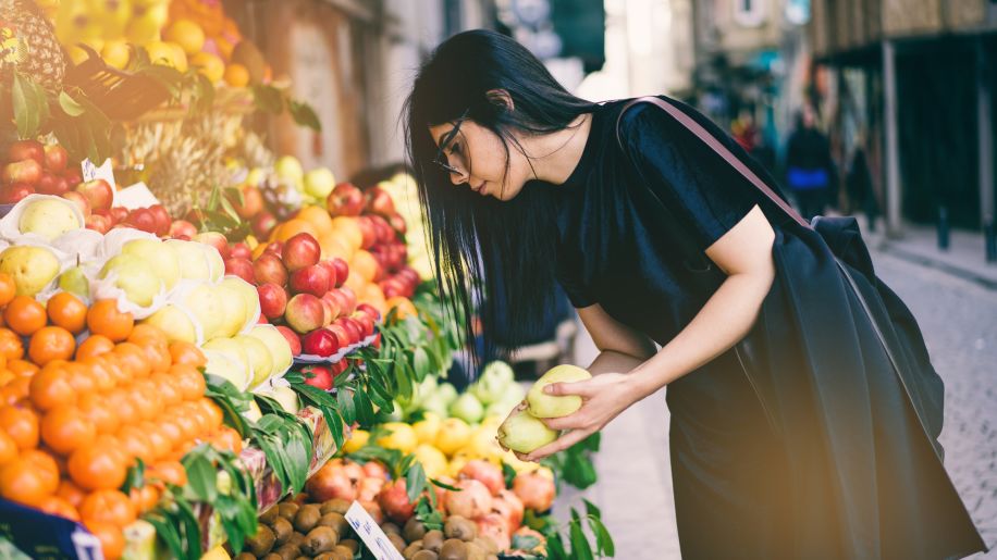 woman buying produce at a farmer's market