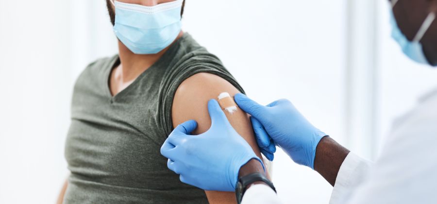 辉瑞和BioNTech向FDA申请新冠疫苗的全面批准