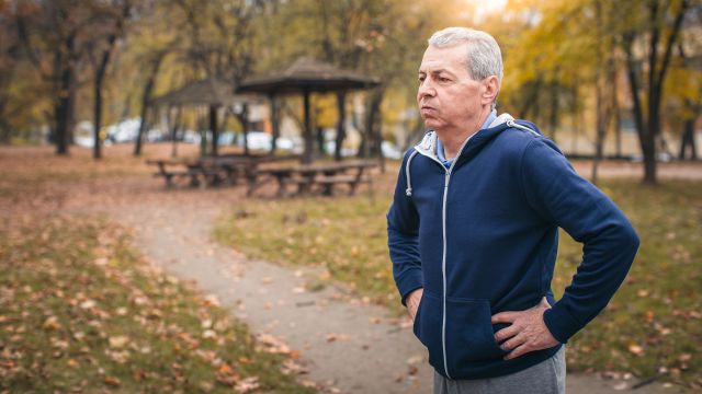 A man supplements his COPD medications with exercise and pulmonary rehabilitation—to avoid the need for supplemental oxygen.