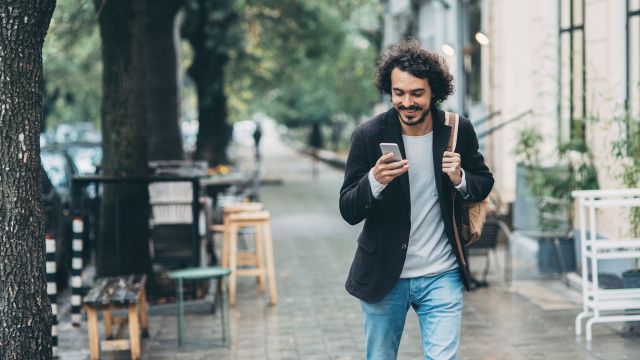 A man using the Sharecare app on his mobile phone.