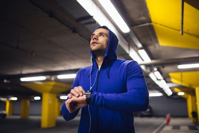 man checking heart rate at gym