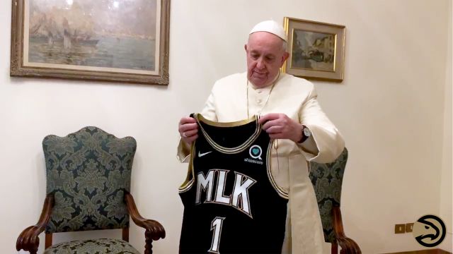 Pope Francis receiving MLK jersey