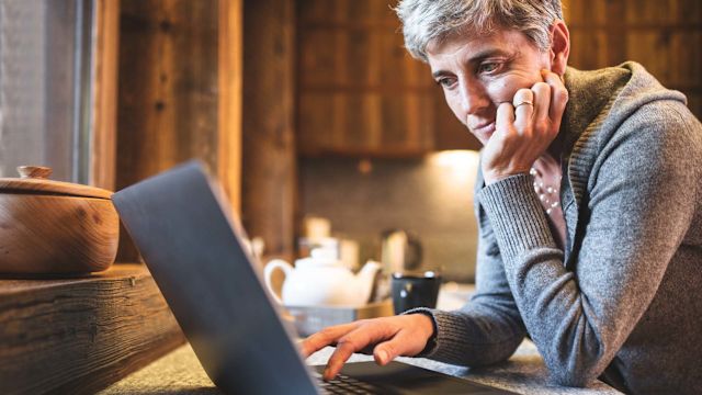 In addition to discussing your symptoms, it’s important to discuss the ways that geographic atrophy impacts your life.