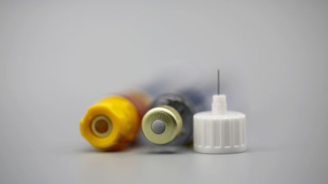 A closeup of injection pens and a needle used for subcutaneous injections, which are used to administer GLP-1 drugs and GLP-1/GIP drugs for weight loss and diabetes management.