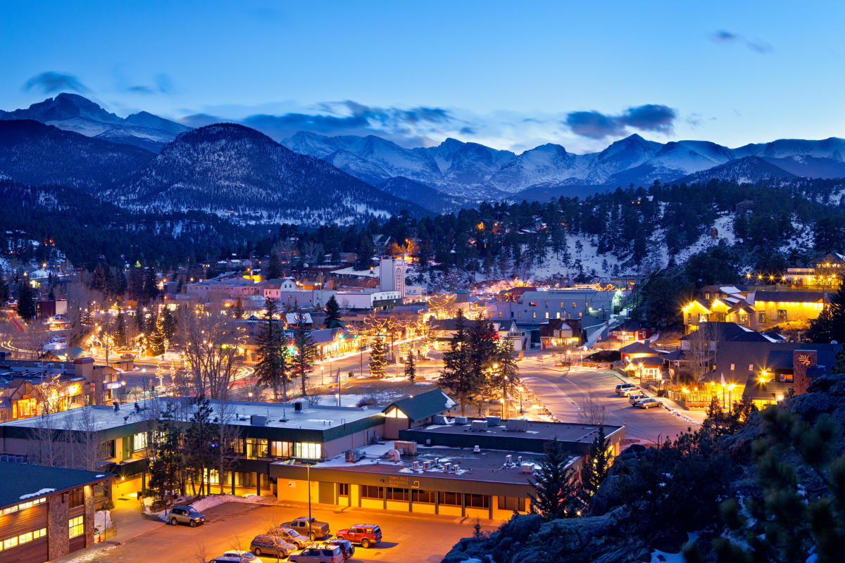 Estes_Park_village_in_winter_Credit_Visit_Estes_Park_9b9c7394 3e41 4af9 83a5 9e73315c086e