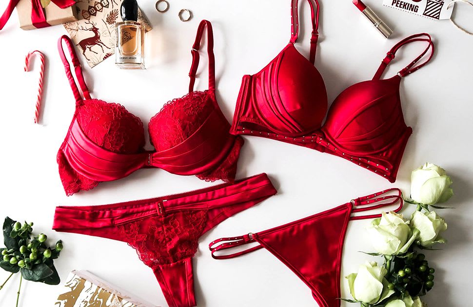 Choosing the right bra for the perfect Holiday outfit