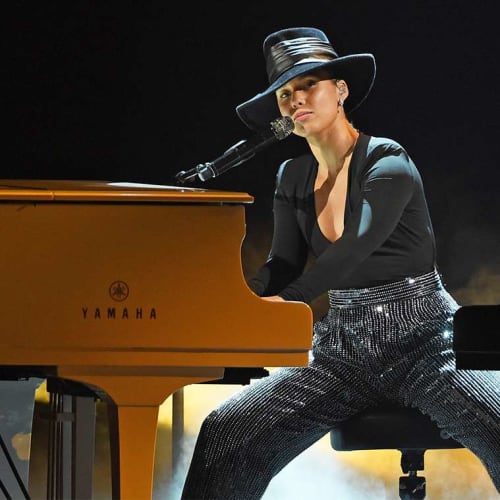 2019 Grammys Alicia Keys Covers &quot;Killing Me Softly With His Song&quot;