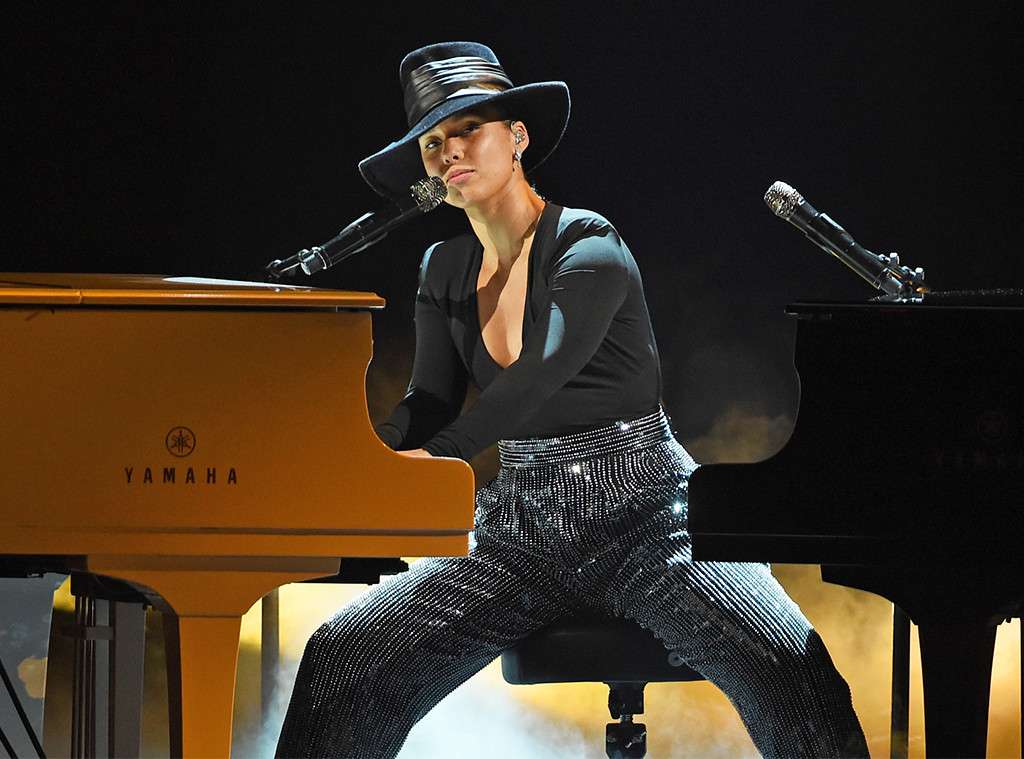 2019 Grammys Alicia Keys Covers &quot;Killing Me Softly With His Song&quot;