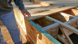 Details at the Floor Frame