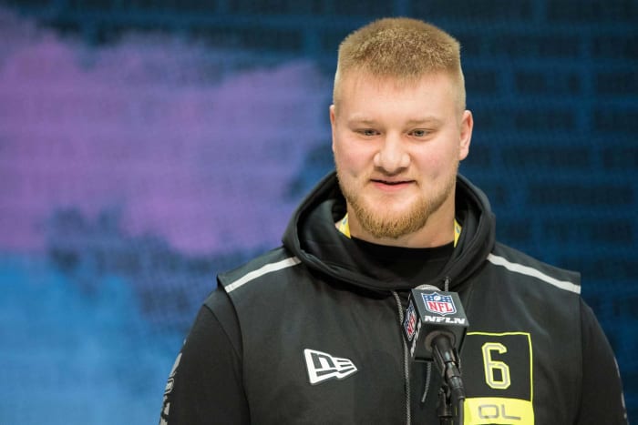 Panteras de Carolina: Tyler Biadasz, OC / OG, Wisconsin